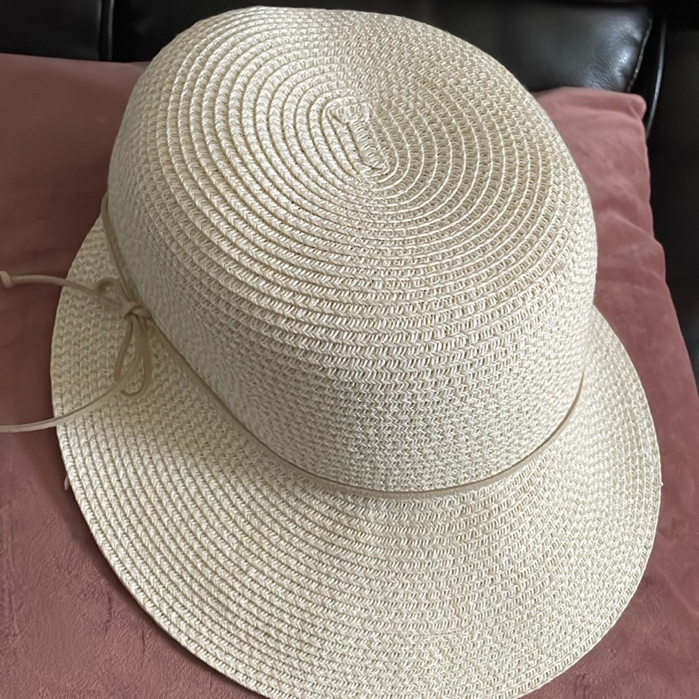 Details women hats